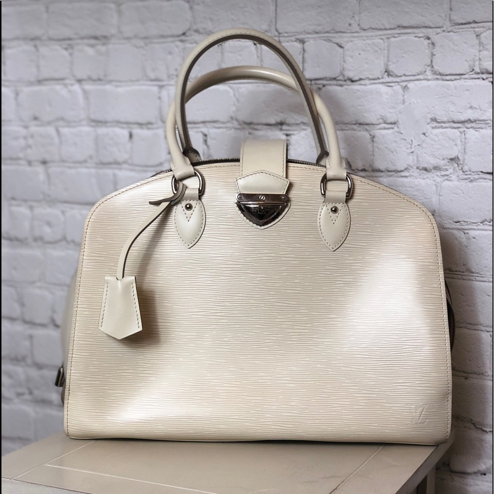 Louis Vuitton Epi Pont Neuf GM in Ivorian